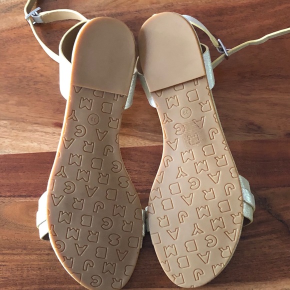 Marc Jacobs Gold Silver Open Toe Flat Sandals - Picture 2 of 8